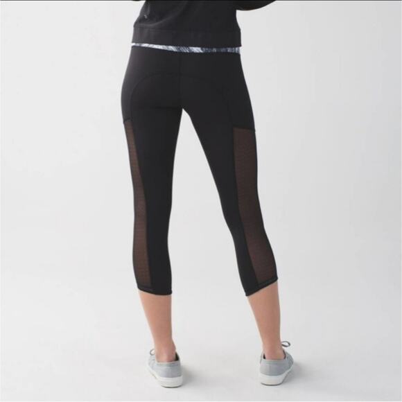 Lululemon Hot to Street Crop Heat Wave Black White 6 - Picture 4 of 7